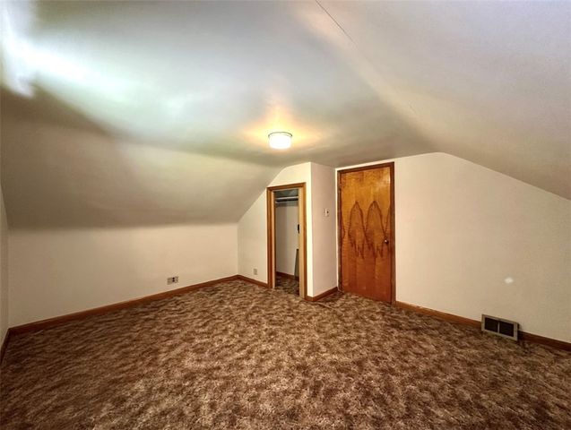 2 W Leasure Ave, New Castle, PA 16105