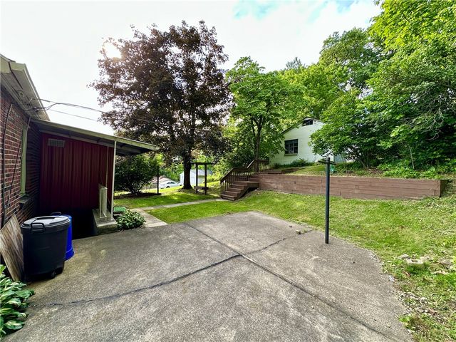 2 W Leasure Ave, New Castle, PA 16105