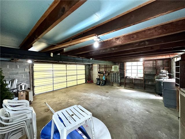 2 W Leasure Ave, New Castle, PA 16105