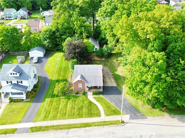 2 W Leasure Ave, New Castle, PA 16105