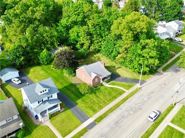 2 W Leasure Ave, New Castle, PA 16105