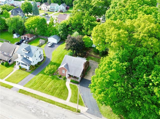2 W Leasure Ave, New Castle, PA 16105