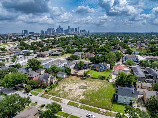 2431 Oakdale Street, Houston, OH 44004
