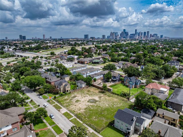 2431 Oakdale Street, Houston, OH 44004