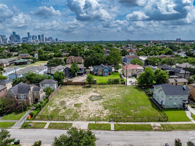 2431 Oakdale Street, Houston, OH 44004