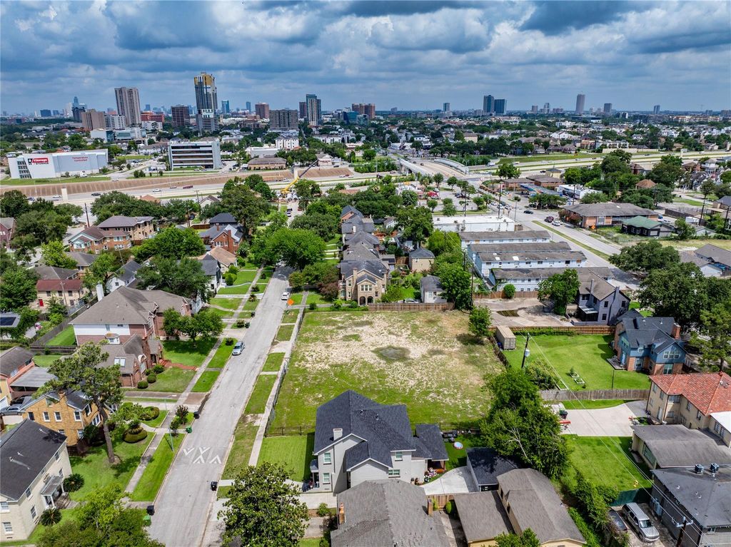 2431 Oakdale Street, Houston, OH 44004