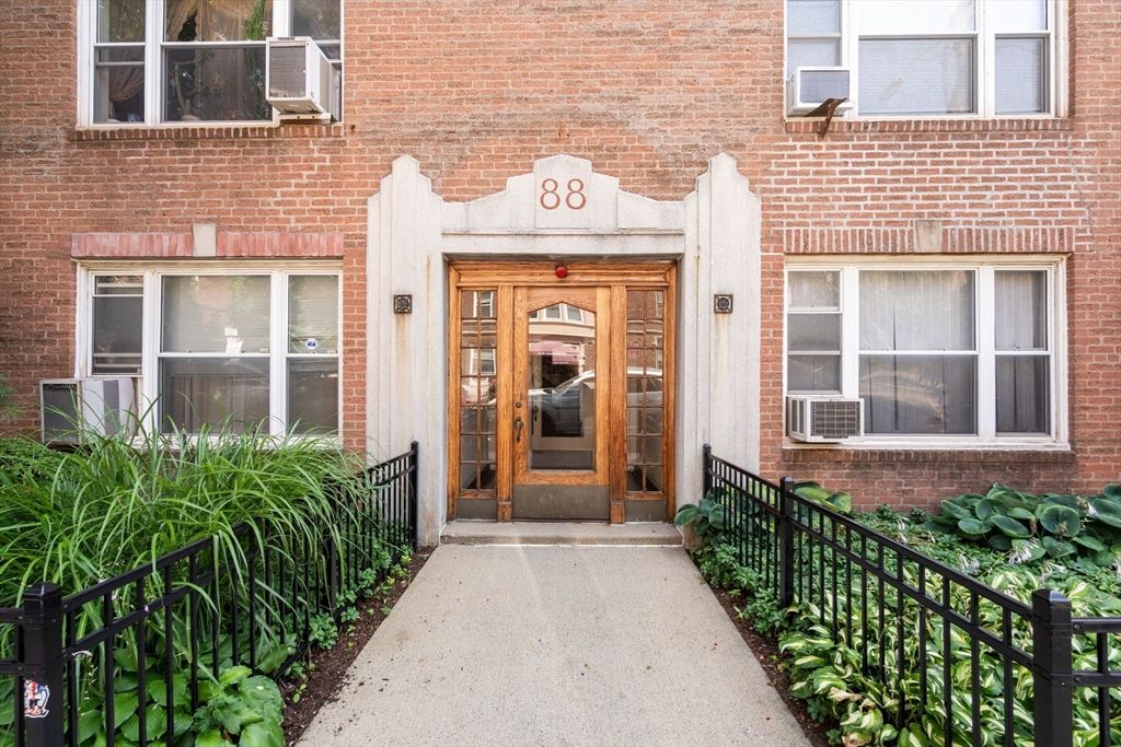 88 Strathmore 7, Boston, MA 02135