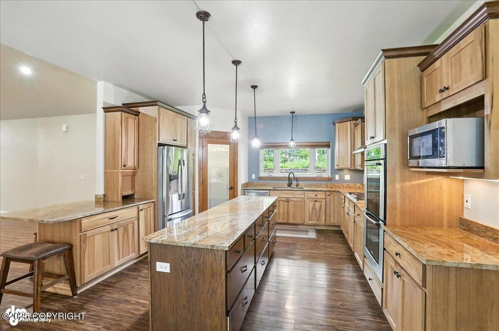 6325 S Hayfield Road, Wasilla, AK 99654