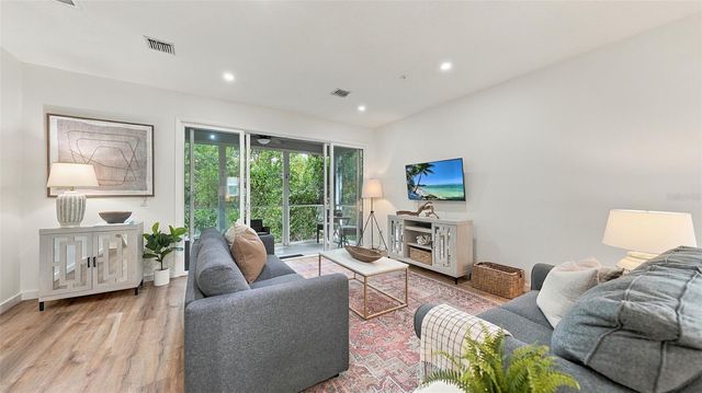 539 FOREST WAY 539, Longboat Key, FL 34228
