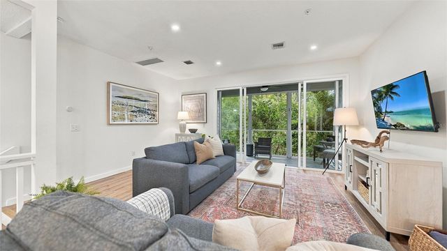 539 FOREST WAY 539, Longboat Key, FL 34228