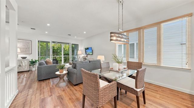 539 FOREST WAY 539, Longboat Key, FL 34228