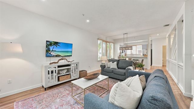 539 FOREST WAY 539, Longboat Key, FL 34228