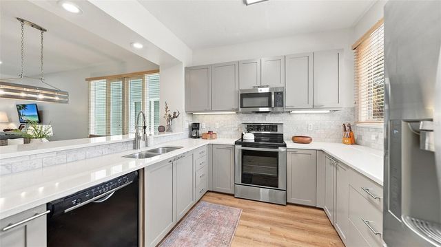 539 FOREST WAY 539, Longboat Key, FL 34228