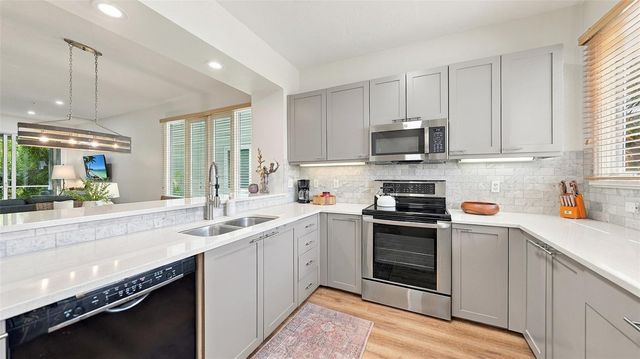 539 FOREST WAY 539, Longboat Key, FL 34228