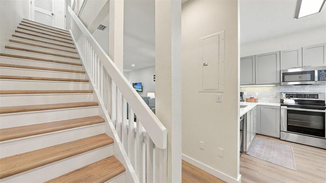 539 FOREST WAY 539, Longboat Key, FL 34228