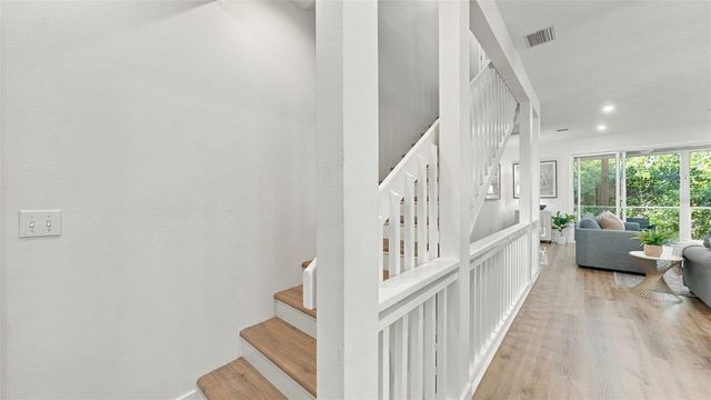 539 FOREST WAY 539, Longboat Key, FL 34228