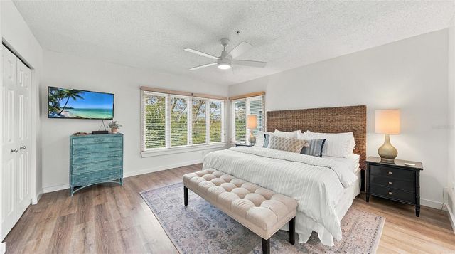 539 FOREST WAY 539, Longboat Key, FL 34228