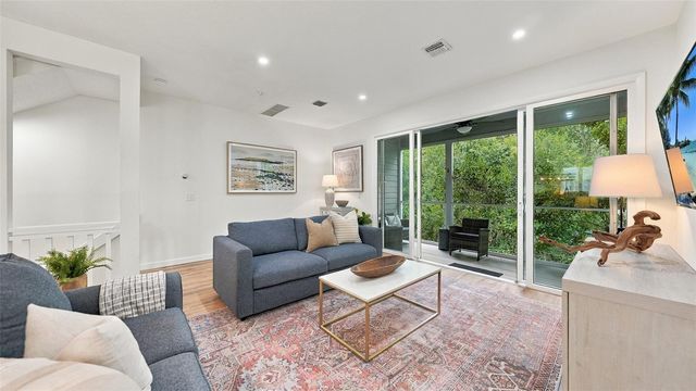 539 FOREST WAY 539, Longboat Key, FL 34228