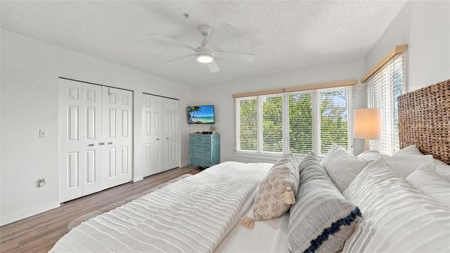 539 FOREST WAY 539, Longboat Key, FL 34228