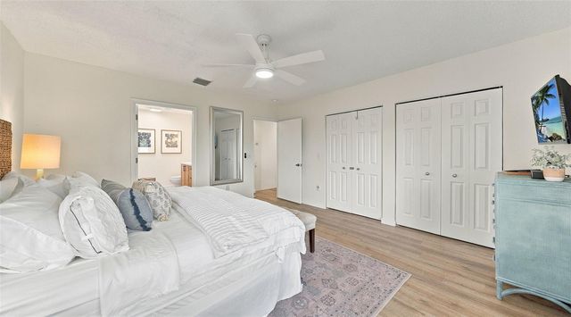 539 FOREST WAY 539, Longboat Key, FL 34228