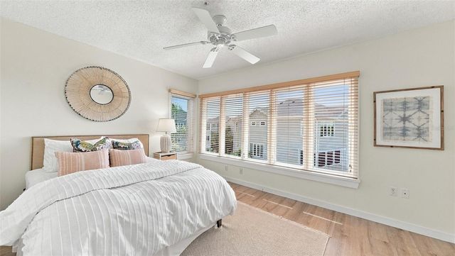 539 FOREST WAY 539, Longboat Key, FL 34228