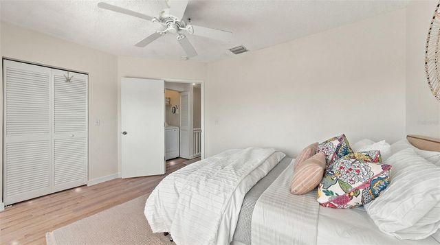 539 FOREST WAY 539, Longboat Key, FL 34228