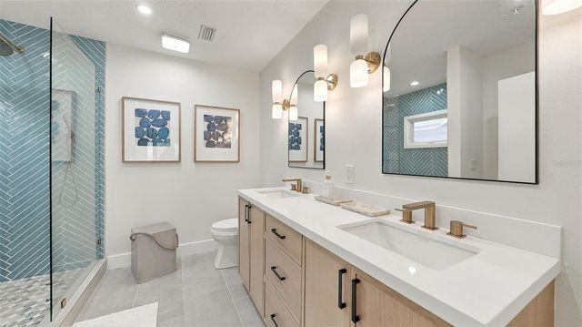 539 FOREST WAY 539, Longboat Key, FL 34228