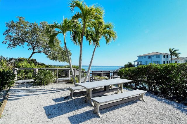 539 FOREST WAY 539, Longboat Key, FL 34228