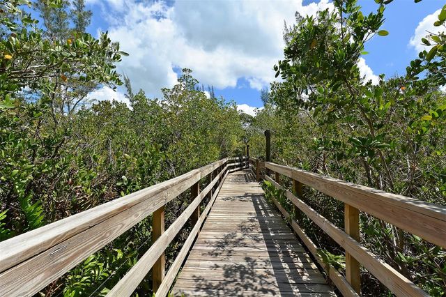 539 FOREST WAY 539, Longboat Key, FL 34228