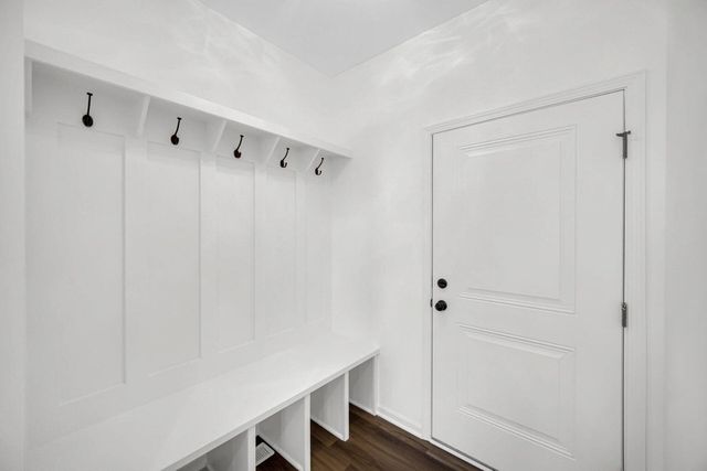 2152 Redwood Lane, Chesterton, IN 46304