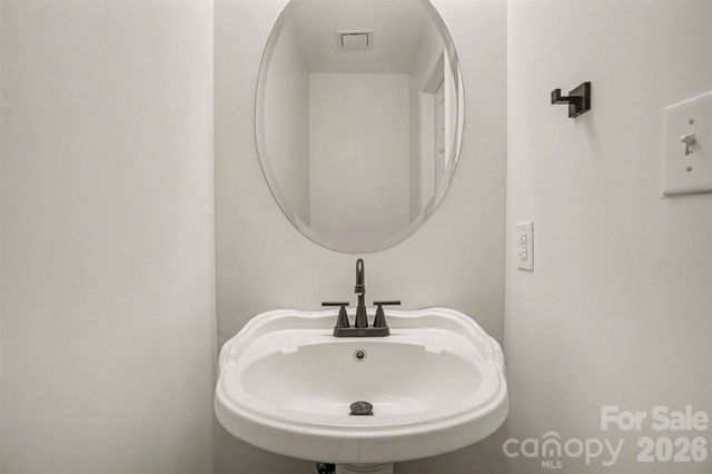 8106 Castlemaine Drive, Matthews, NC 28104