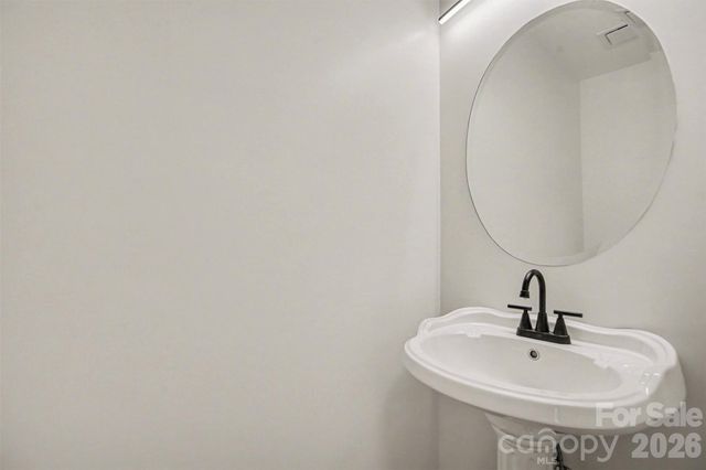 8106 Castlemaine Drive, Matthews, NC 28104