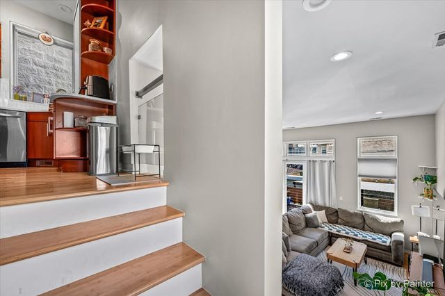 1308 N BOSWORTH Avenue 2, Chicago, IL 60622