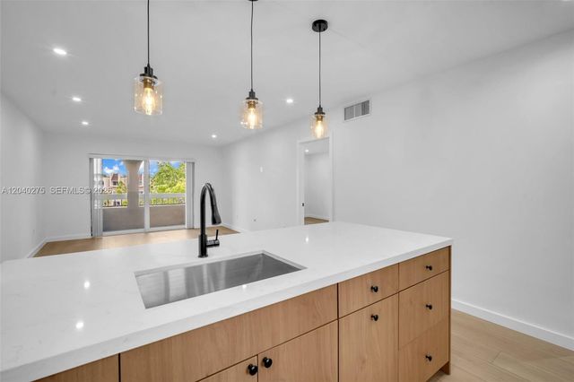 8101 Camino Real c402, Miami, FL 33143