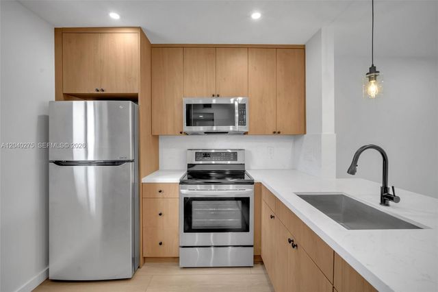 8101 Camino Real c402, Miami, FL 33143