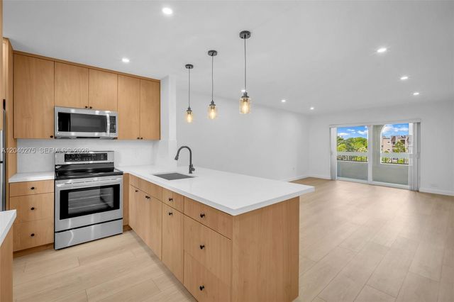 8101 Camino Real c402, Miami, FL 33143