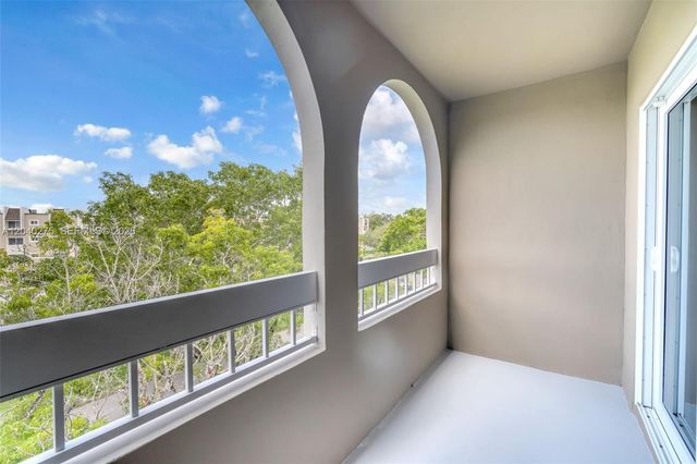 8101 Camino Real c402, Miami, FL 33143