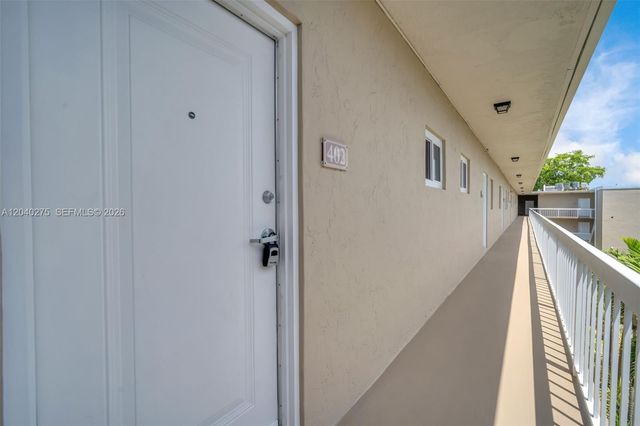 8101 Camino Real c402, Miami, FL 33143