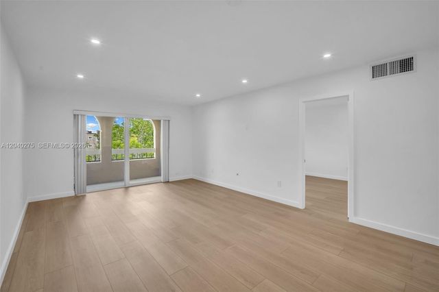 8101 Camino Real c402, Miami, FL 33143