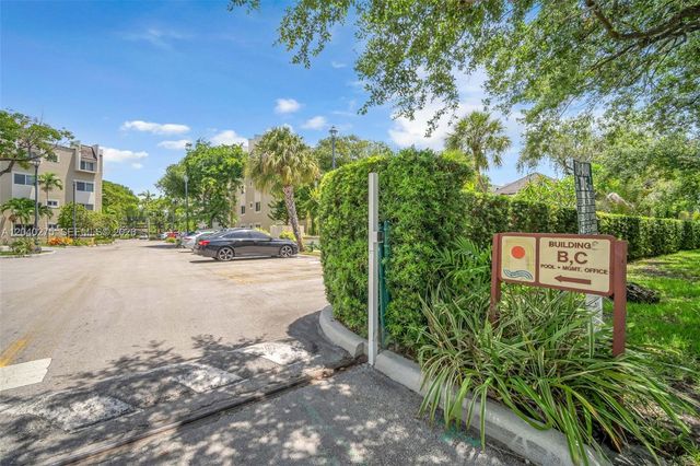 8101 Camino Real c402, Miami, FL 33143