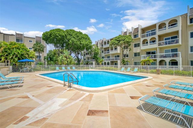 8101 Camino Real c402, Miami, FL 33143