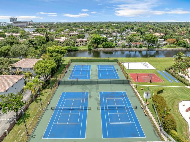 8101 Camino Real c402, Miami, FL 33143