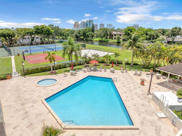 8101 Camino Real c402, Miami, FL 33143