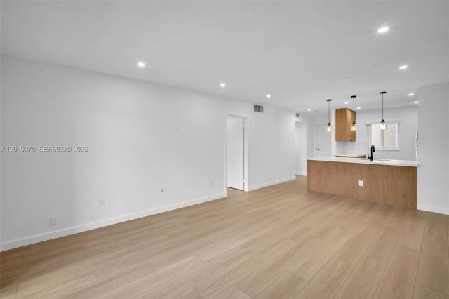 8101 Camino Real c402, Miami, FL 33143