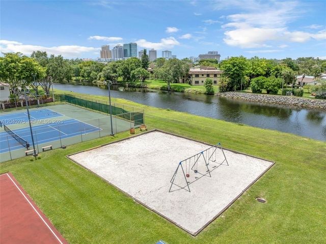 8101 Camino Real c402, Miami, FL 33143