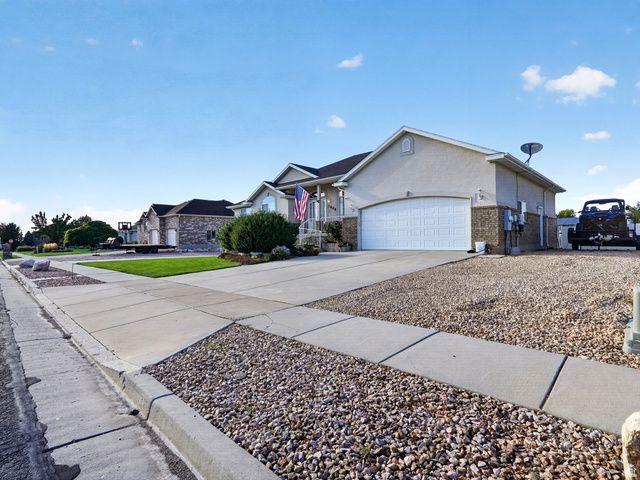 1434 W 1100 N, Farr West, UT 84404