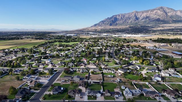 1434 W 1100 N, Farr West, UT 84404