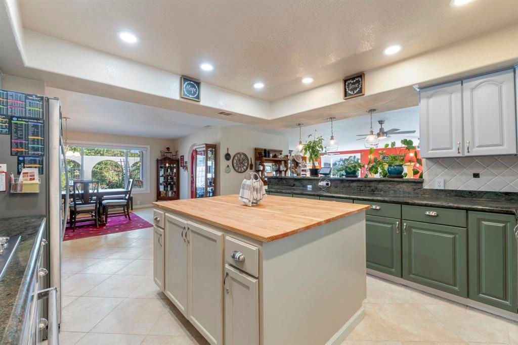 Image 10 of property listing at 3434 Los Sicomoros Lane, Fallbrook, CA 92028
