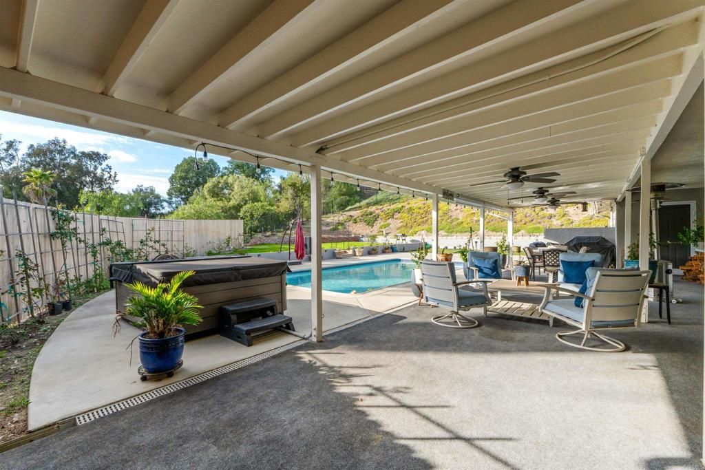 Image 33 of property listing at 3434 Los Sicomoros Lane, Fallbrook, CA 92028