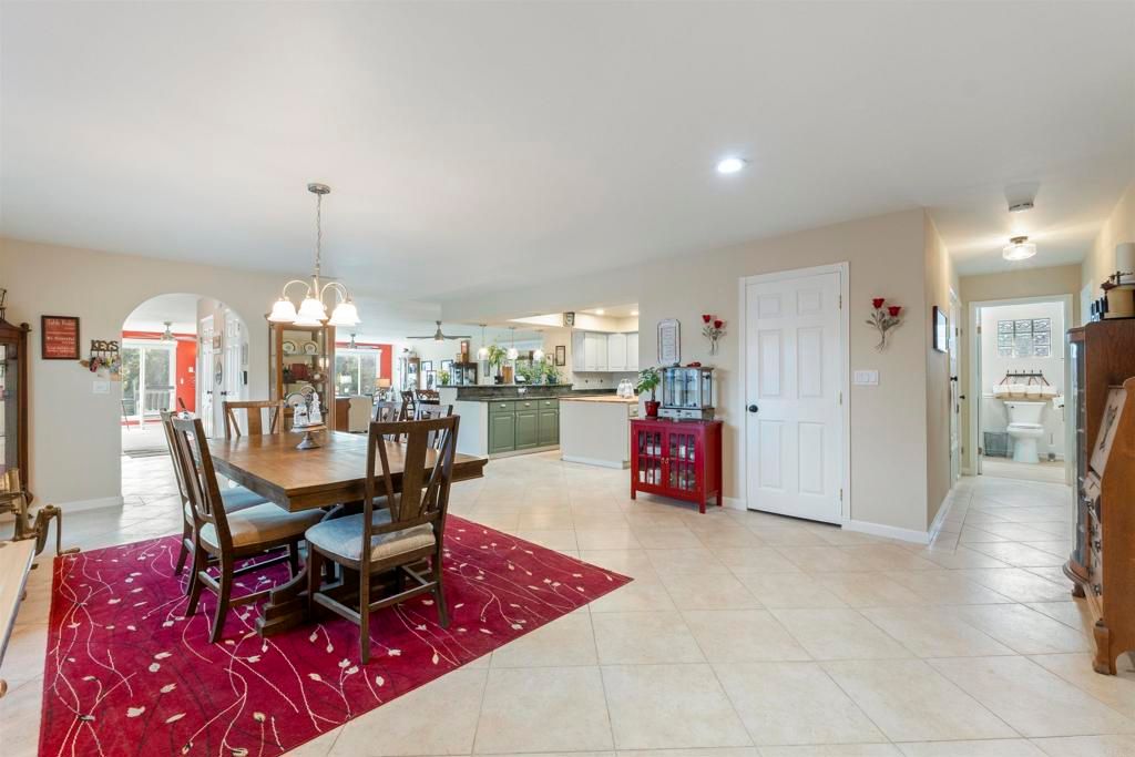 Image 8 of property listing at 3434 Los Sicomoros Lane, Fallbrook, CA 92028